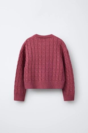 Свитер с узором «косы»