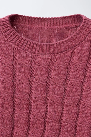 Свитер с узором «косы»