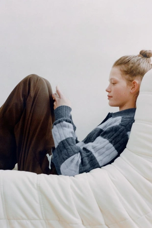 Широкие брюки из плотной мягкой ткани с вышивкой- Заказать в России