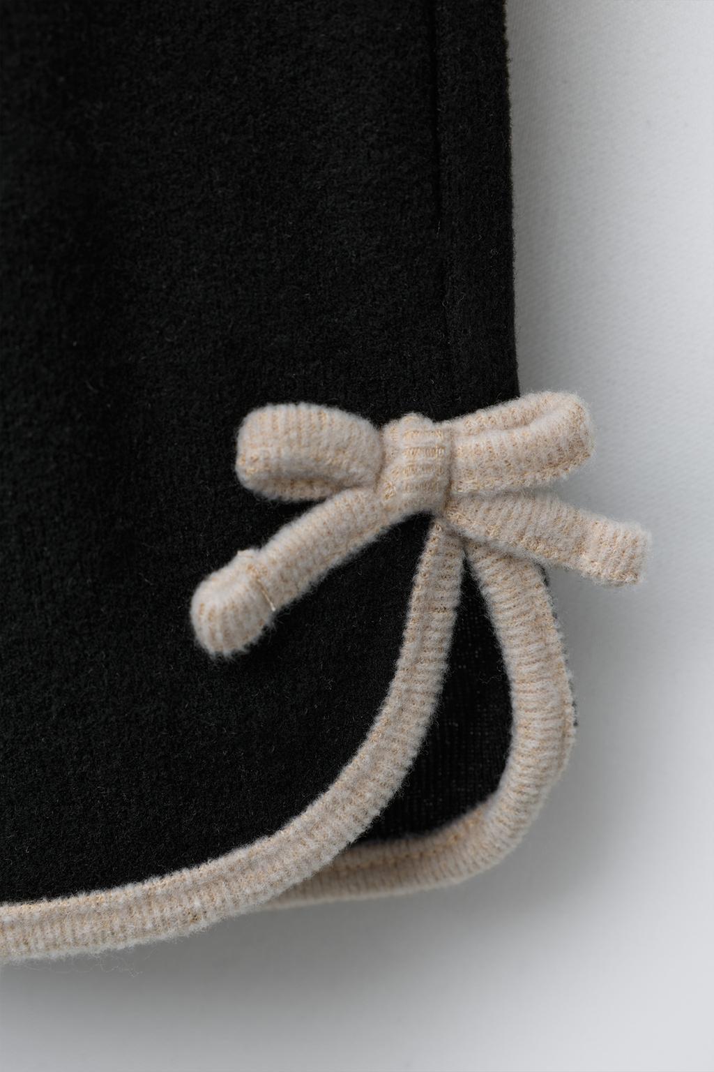 БРЮКИ-КЮЛОТЫ ИЗ МЯГКОЙ ТКАНИ С КОНТРАСТНЫМ БАНТОМ