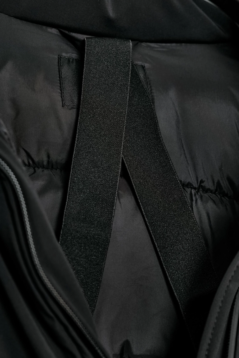 Пуховик с капюшоном, отталкивающий воду и защищающий от ветра