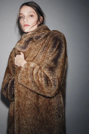 Пальто из искусственного меха — ZW COLLECTION LIMITED EDITION- Заказать в России