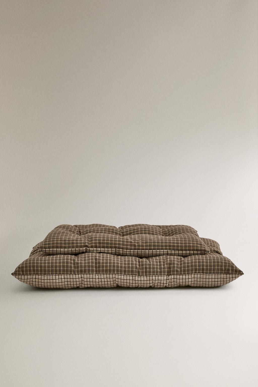 Верхняя одежда для питомца в клетчатом дизайне