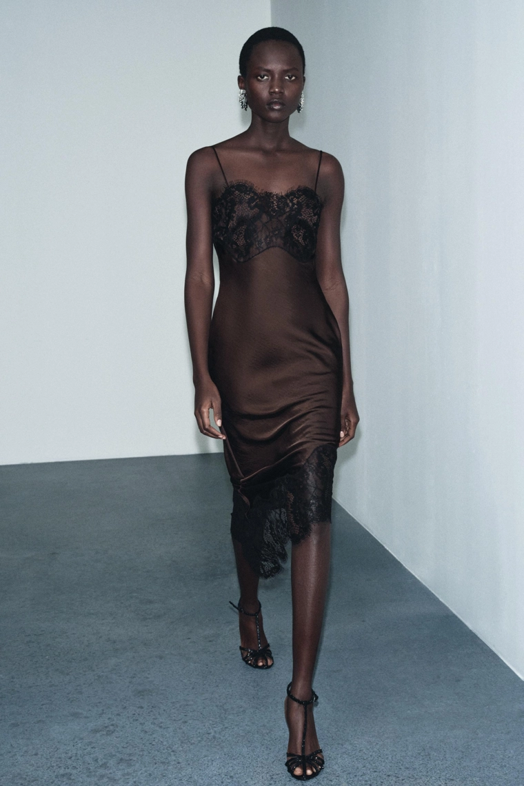 Платье из асимметричного атласа с кружевом коллекции zw