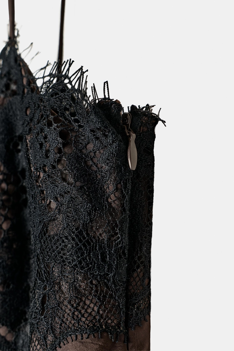 Платье из асимметричного атласа с кружевом коллекции zw