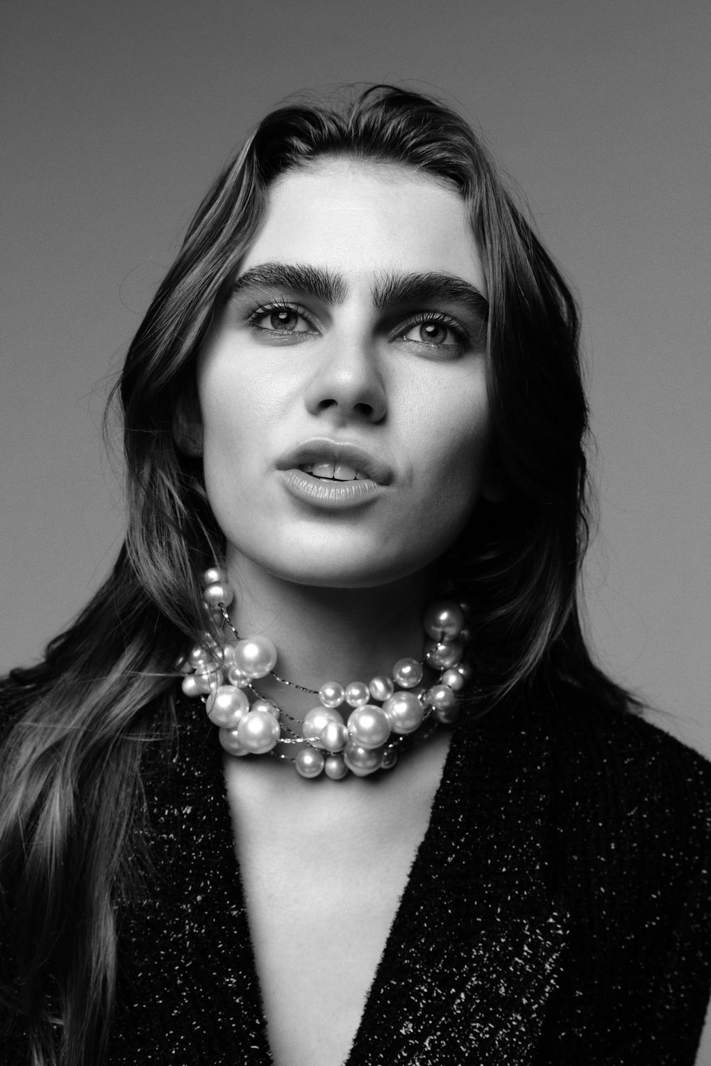 ДВУБОРТНЫЙ БЛЕЙЗЕР С МЕТАЛЛИЗИРОВАННОЙ НИТЬЮ