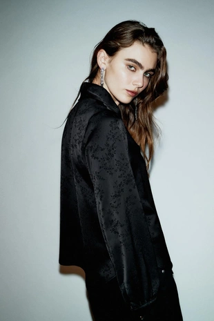 Рубашка жаккард цветы брошь- Заказать в России