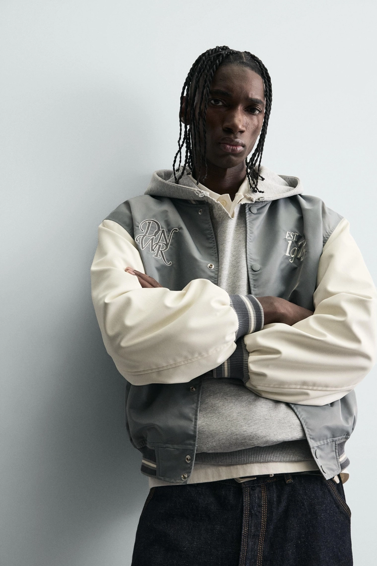 Куртка-бомбер с контрастной вышивкой