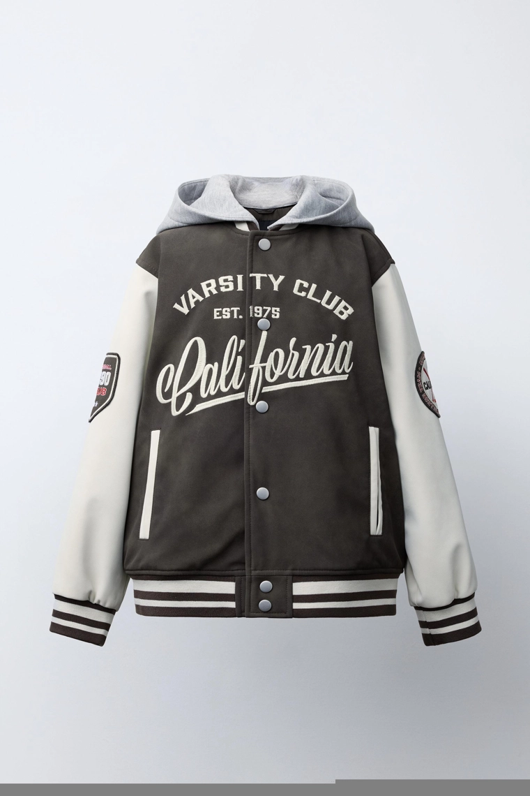 Бомбер с капюшоном и рукавами из искусственной кожи