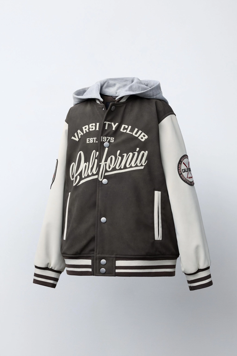 Бомбер с капюшоном и рукавами из искусственной кожи