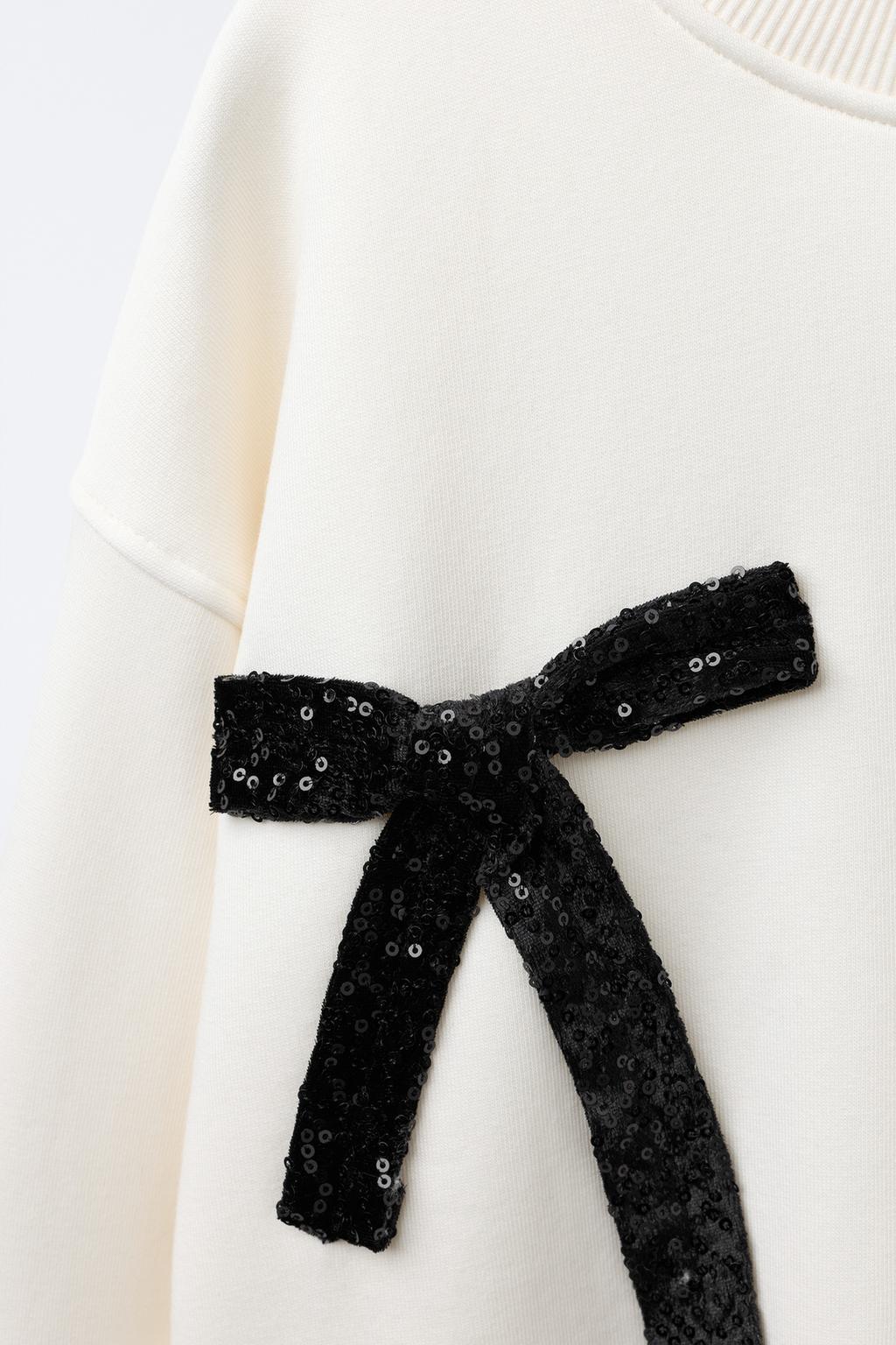 ТОЛСТОВКА С БАНТАМИ И ПАЙЕТКАМИ