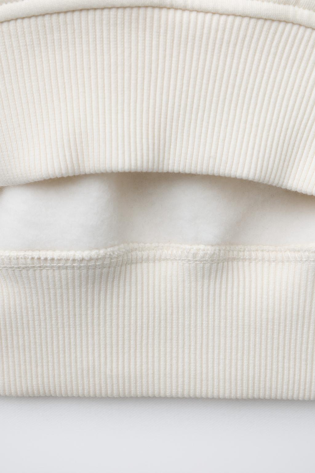 ТОЛСТОВКА С БАНТАМИ И ПАЙЕТКАМИ