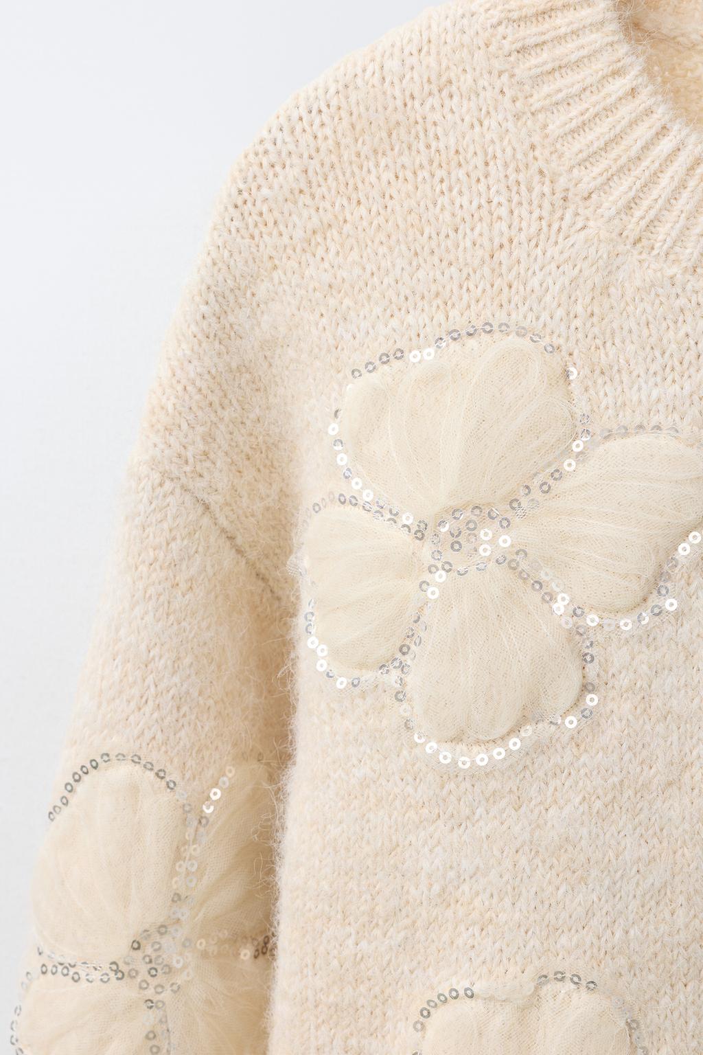 ДЖЕМПЕР ВЯЗАНЫЙ, ЦВЕТЫ ИЗ ТЮЛЯ И ПАЙЕТКИ