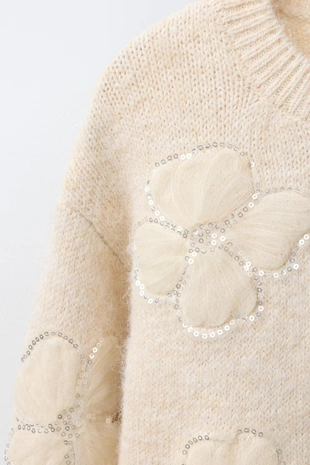Джемпер вязаный, цветы из тюля и пайетки- Заказать в России