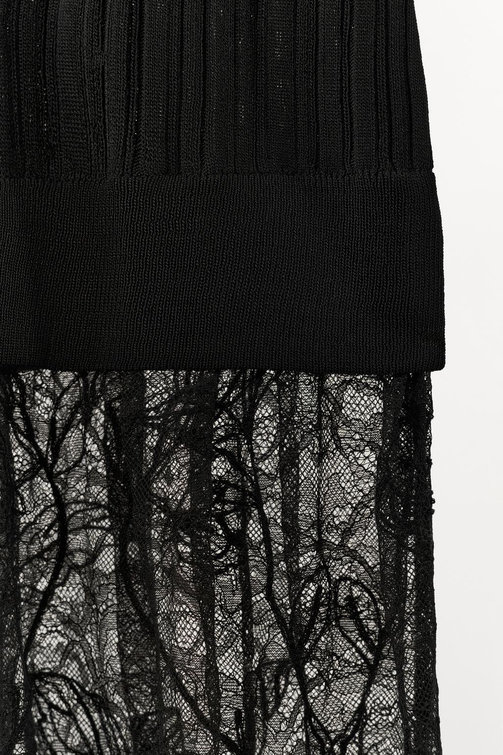 ТРИКОТАЖНОЕ ПЛАТЬЕ С КРУЖЕВОМ