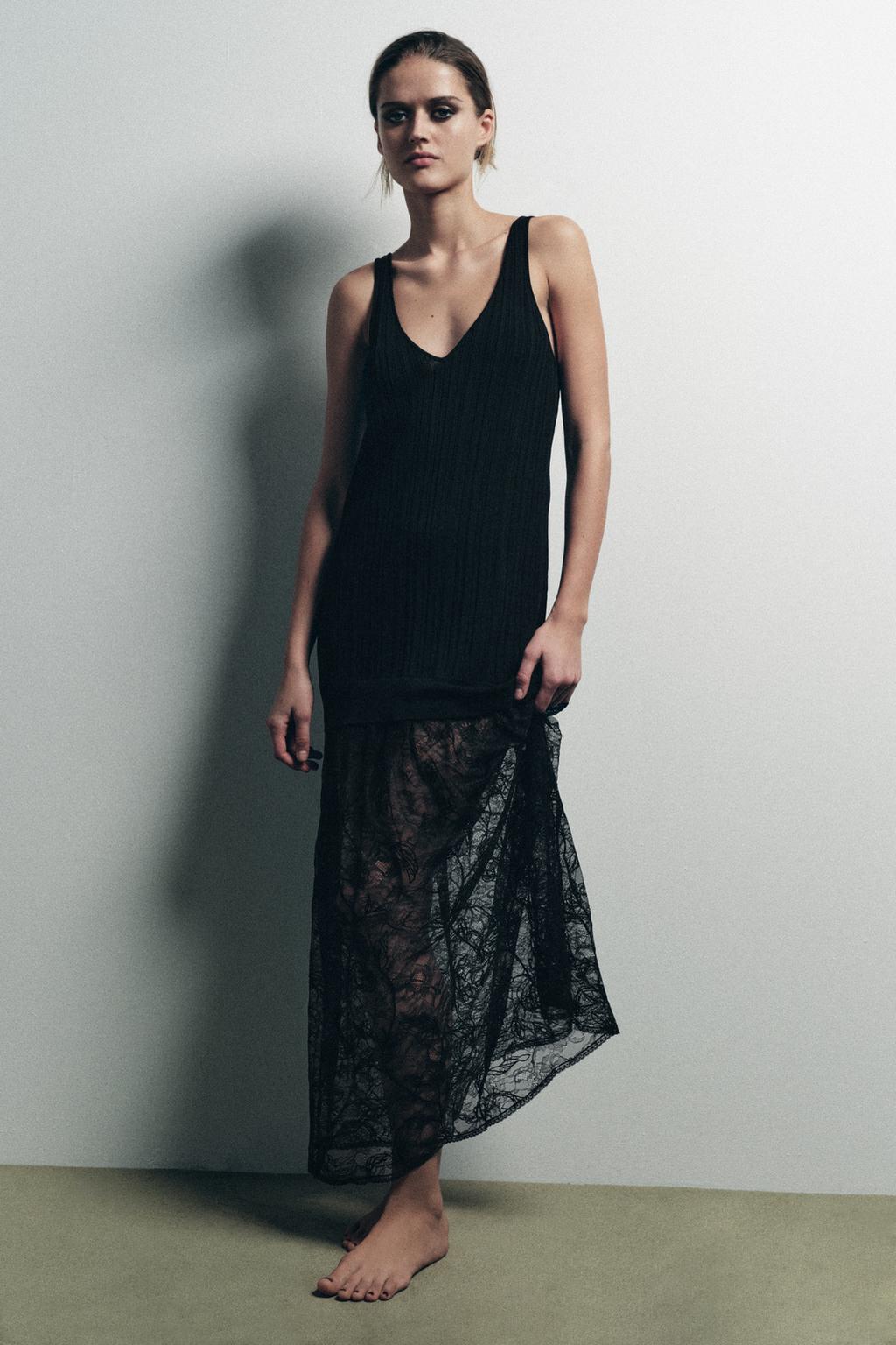 ТРИКОТАЖНОЕ ПЛАТЬЕ С КРУЖЕВОМ