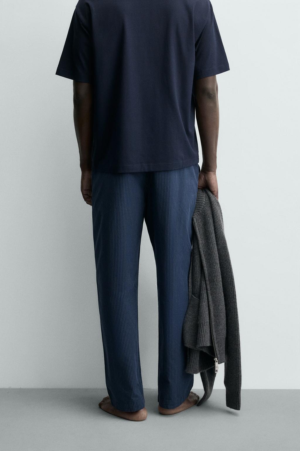 СВОБОДНАЯ ПИЖАМА С КОНТРАСТНЫМИ ДЕТАЛЯМИ