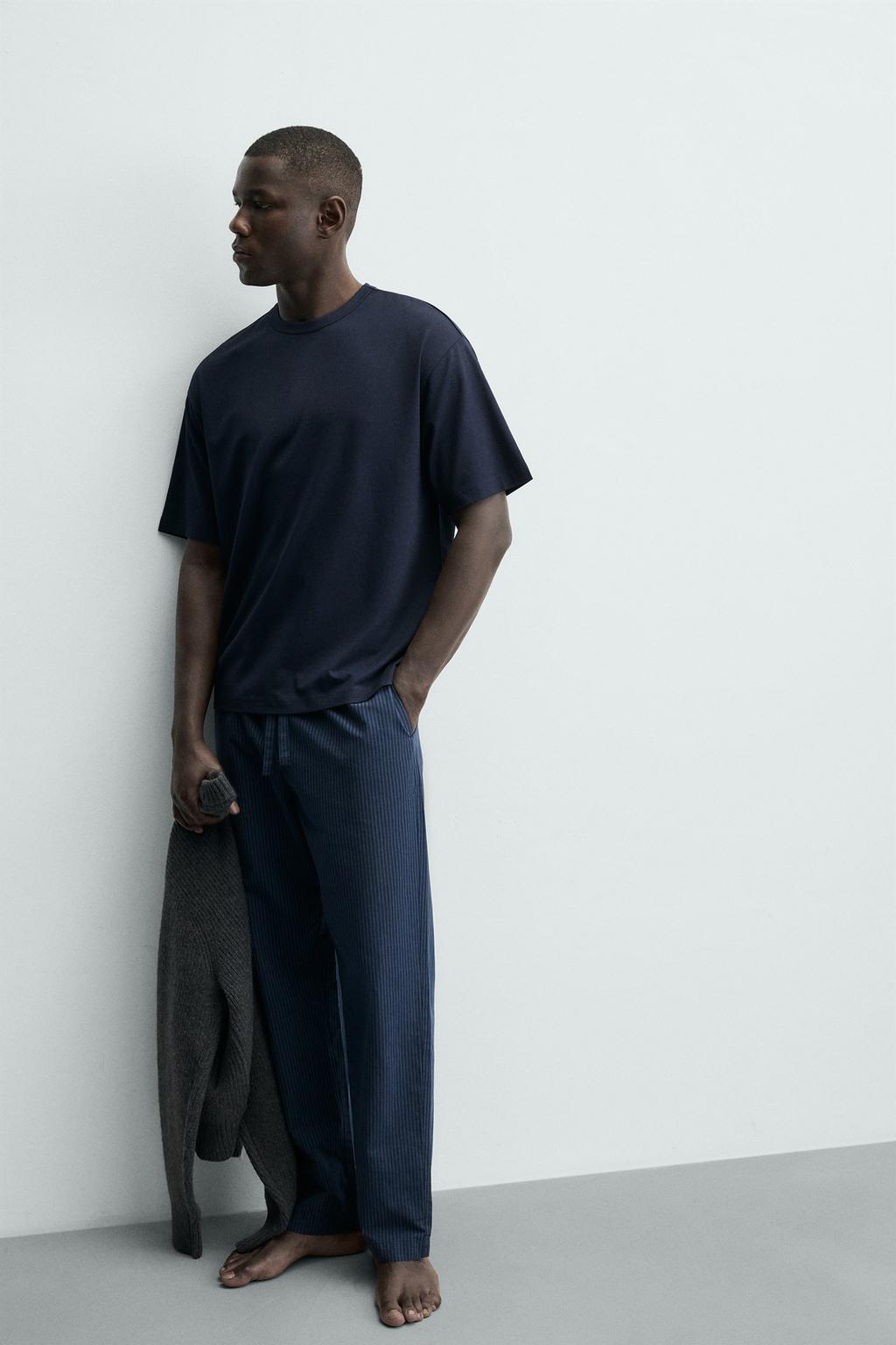 СВОБОДНАЯ ПИЖАМА С КОНТРАСТНЫМИ ДЕТАЛЯМИ