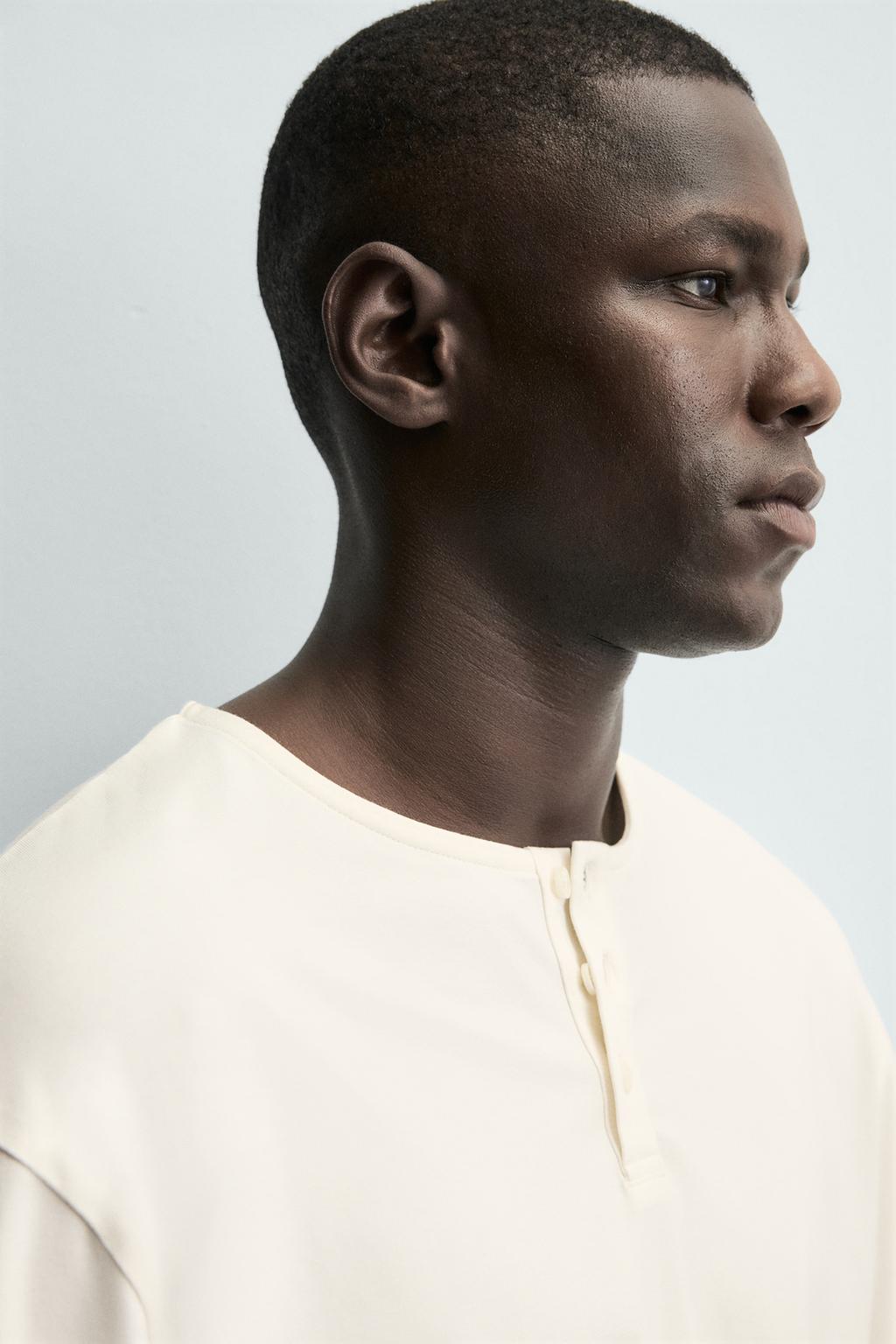 КОНТРАСТНАЯ ПИЖАМА ИЗ СТРУЯЩЕЙСЯ ТКАНИ