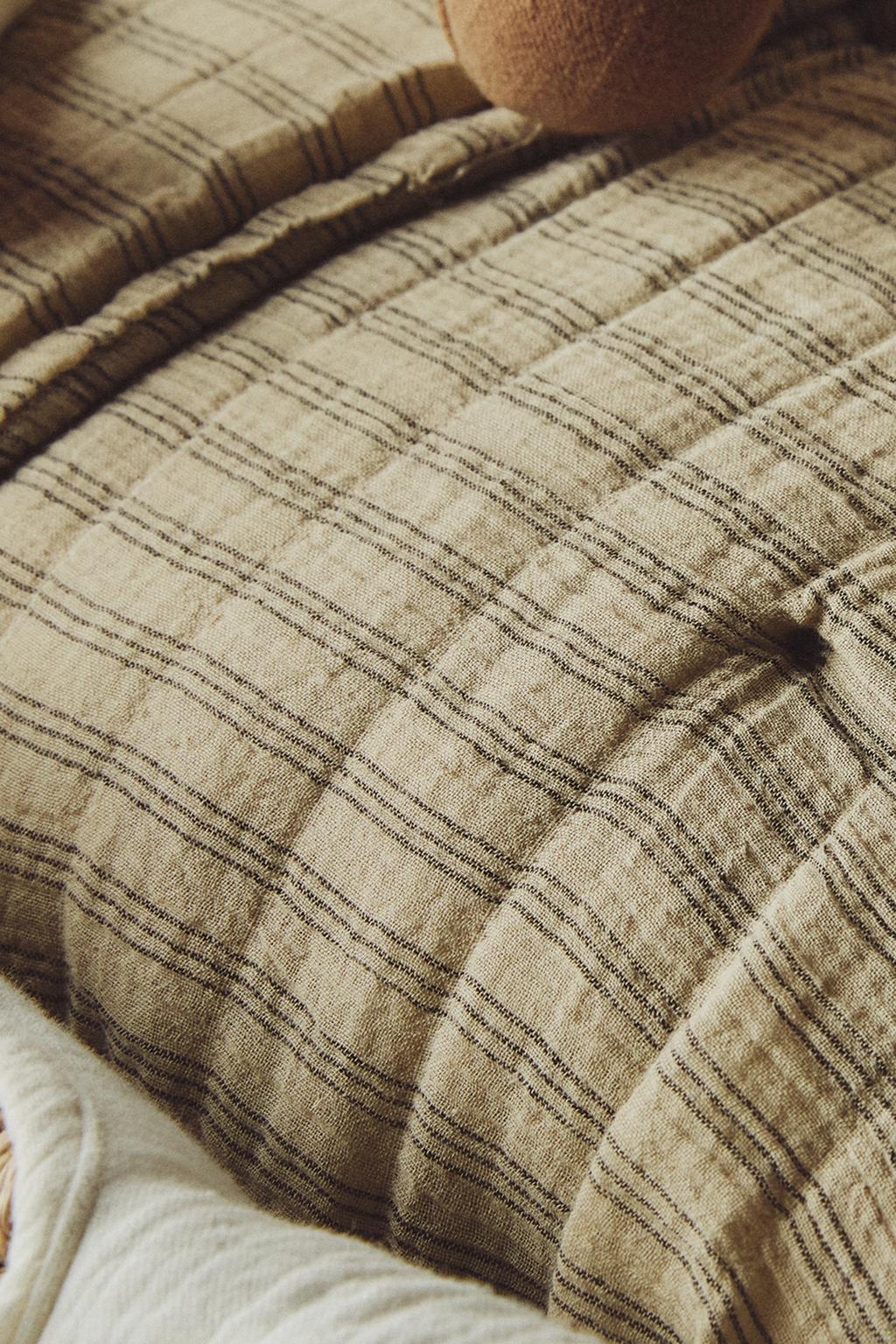 Детское хлопковое одеяло с тонкими полосками