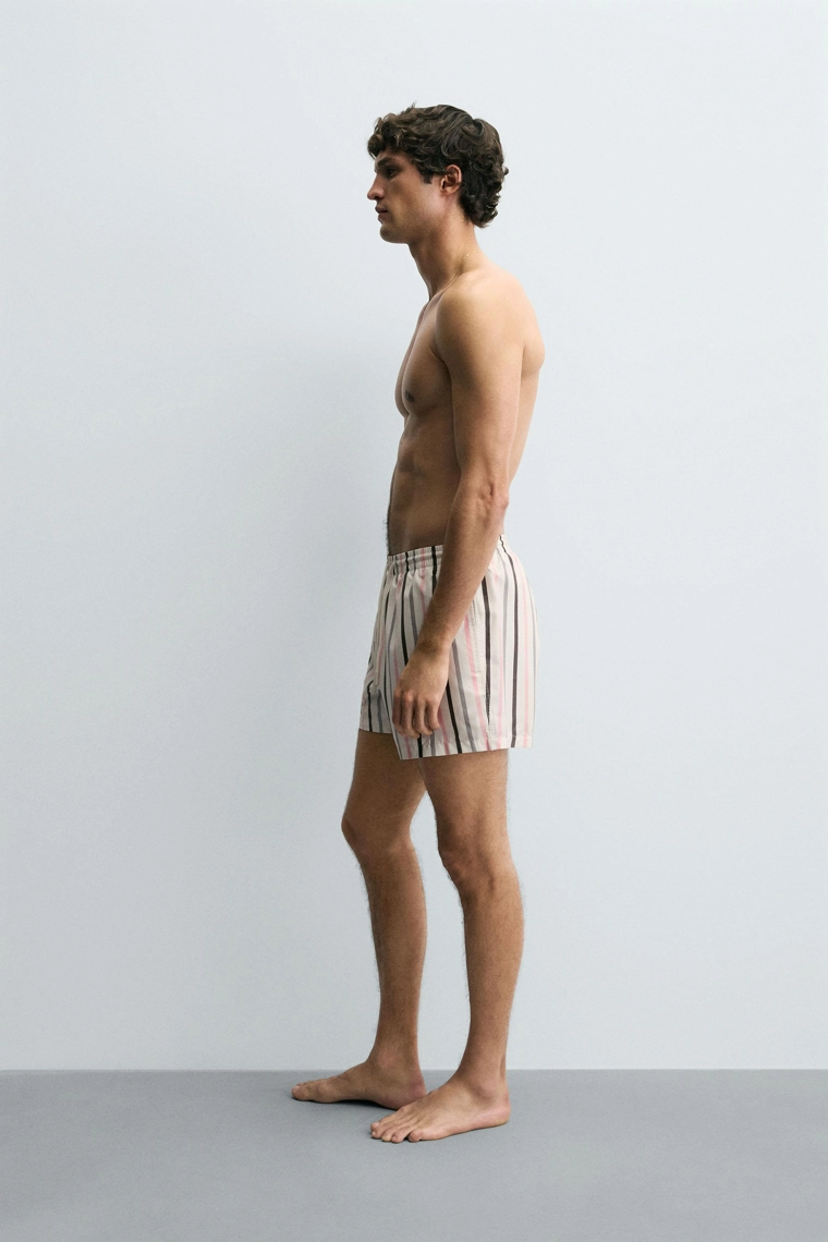 Полупрозрачные полосатые плавательные шорты средней длины