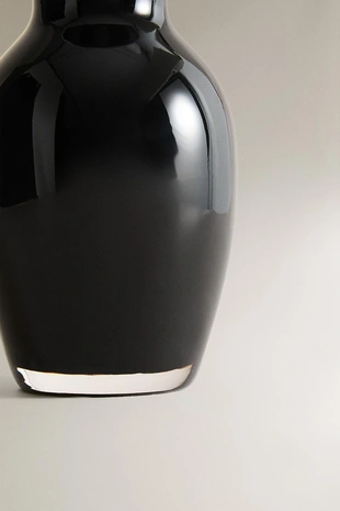 Маленькая черная стеклянная ваза- Заказать в России