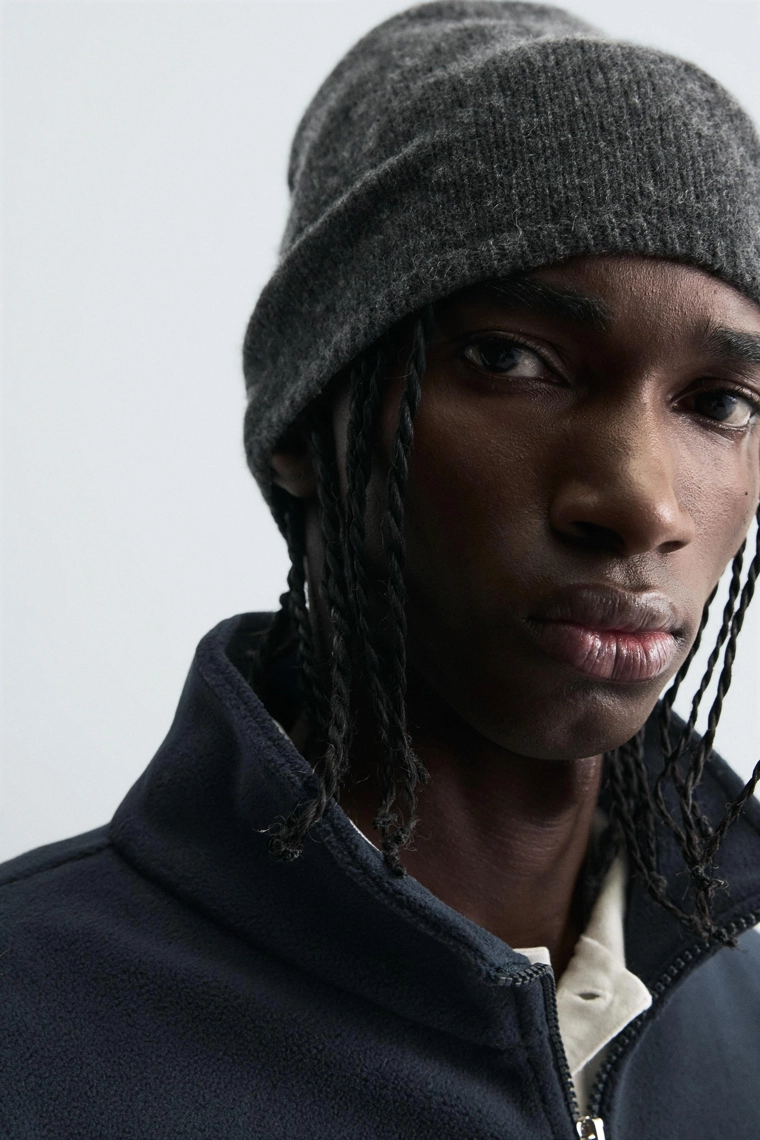 Толстовка с воротником-стойкой и четвертью молнии с вышивкой