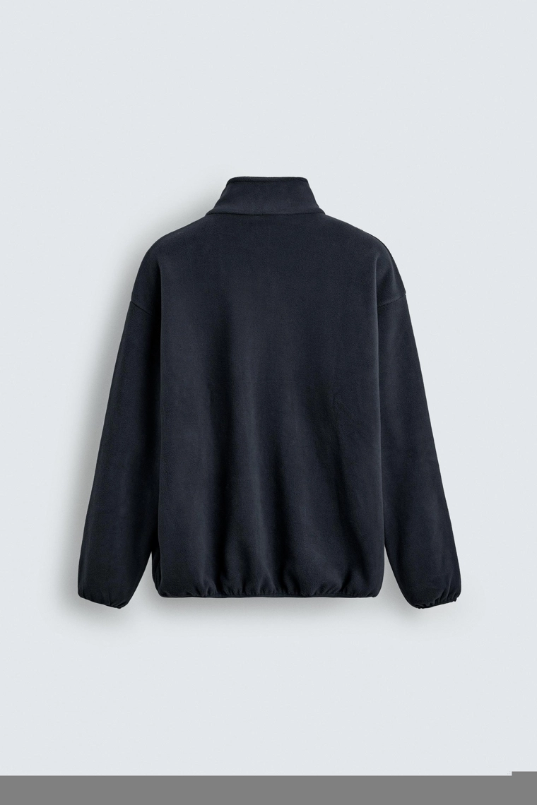 Толстовка с воротником-стойкой и четвертью молнии с вышивкой