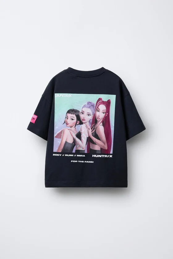ФУТБОЛКА С ПРИНТОМ «Kpop Demon Hunters» © Netflix