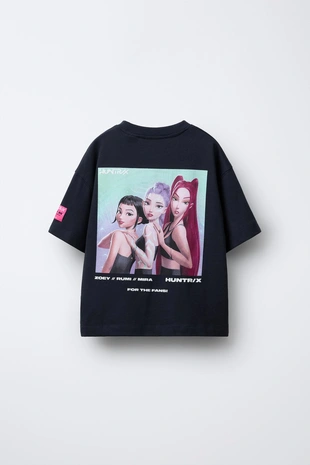 Футболка с принтом KPOP DEMON HUNTERS™ NETFLIX ©- Заказать в России
