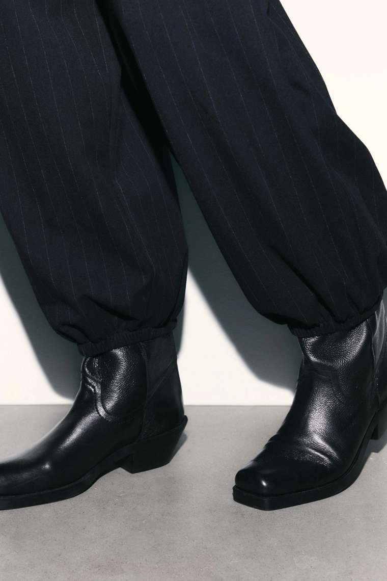 Штаны-джоггеры с полосками и складками