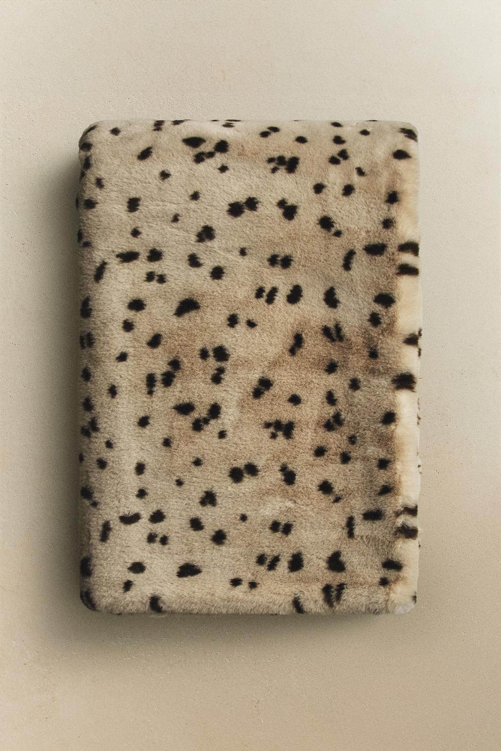 Плед из искусственного меха с животным принтом