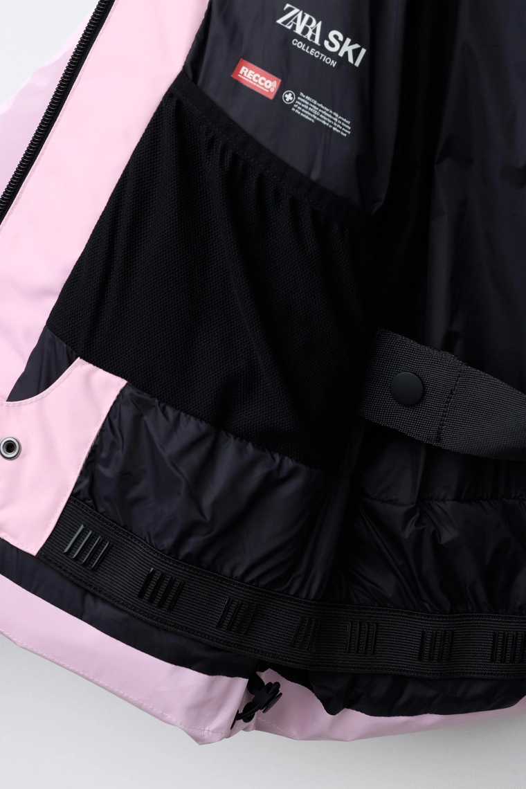 Пуховик с жаккардовым логотипом