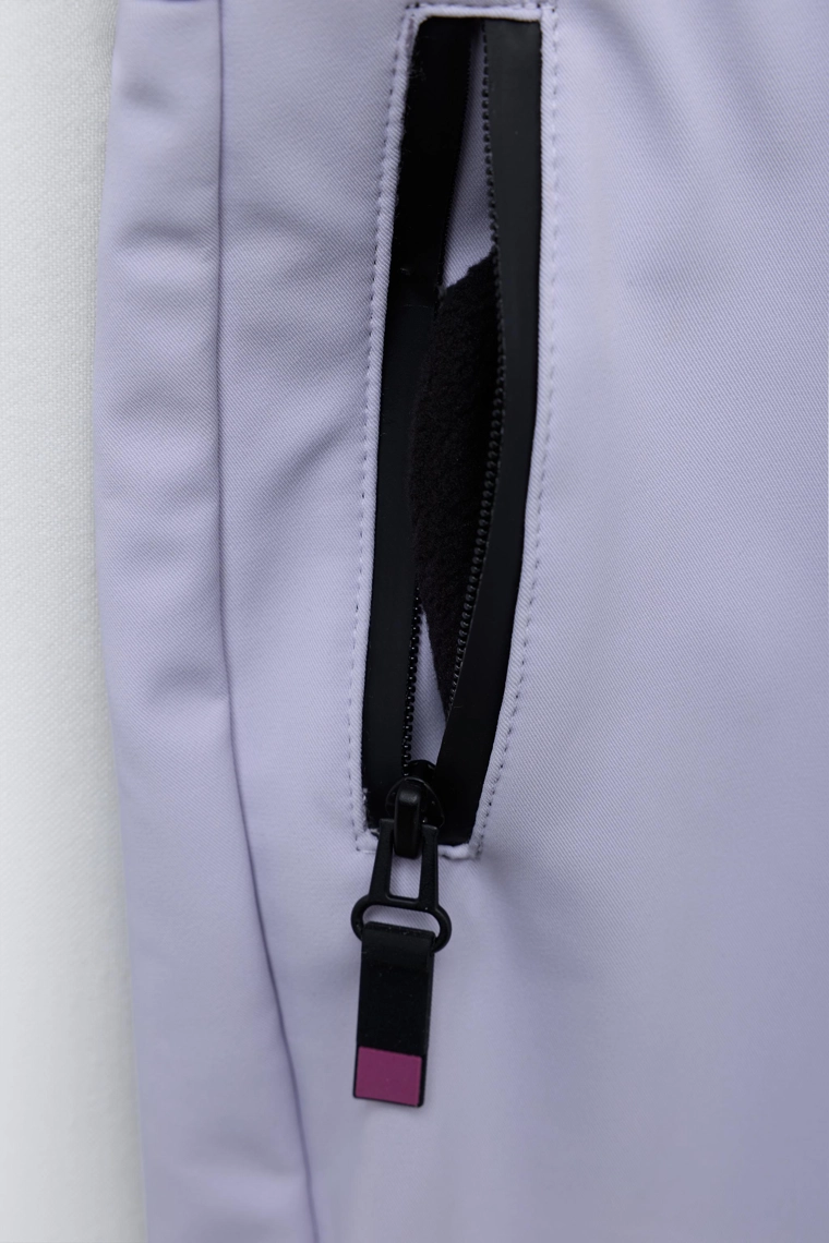 Комбинезон-джампер с отстегивающейся капюшоном из пуховика 80% пуха и 20% пера