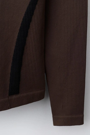 Бесшовный лонгслив с контрастными деталями из лыжной коллекции- Заказать в России