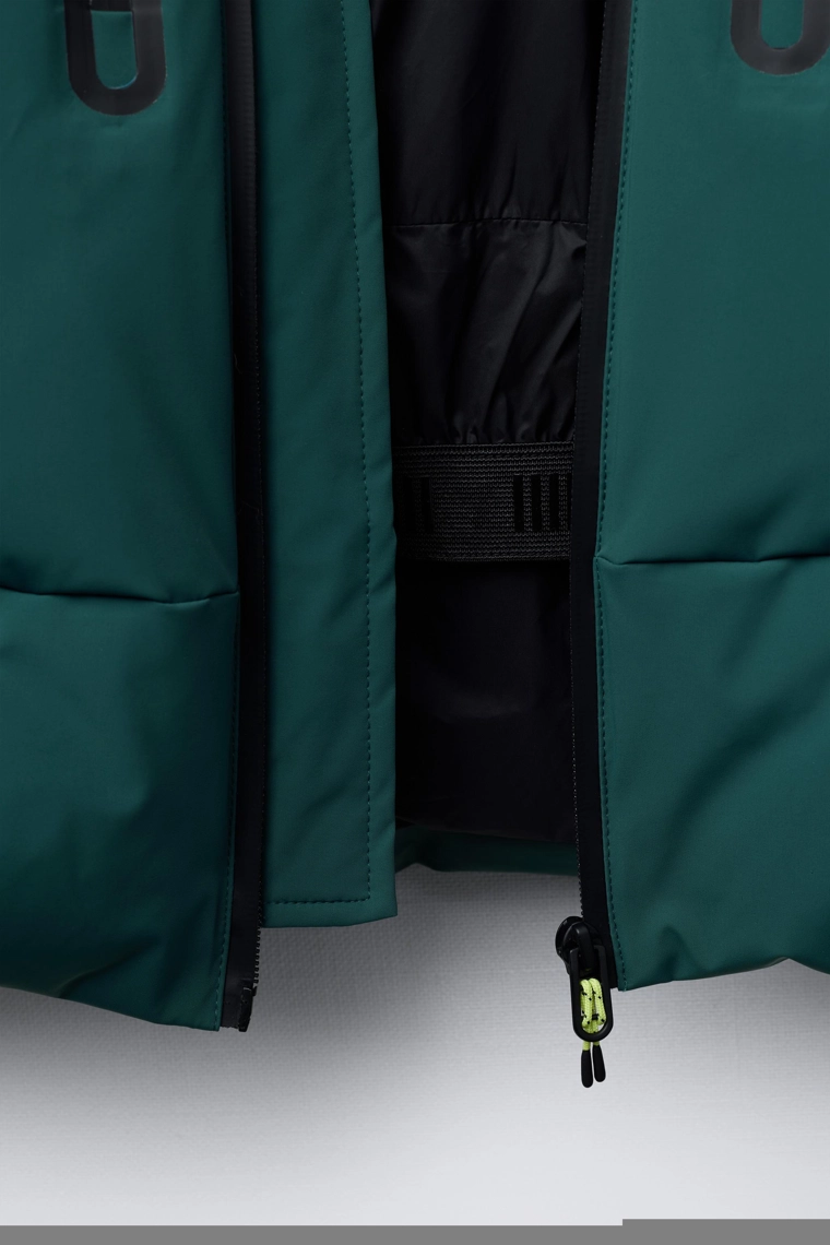 Пуховик с ветрозащитой и водонепроницаемой расцветкой из пуха с капюшоном с системой recco® для коллекции лыжной одежды