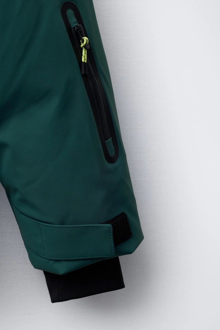 Пуховик с ветрозащитой и водонепроницаемой расцветкой из пуха с капюшоном с системой recco® для коллекции лыжной одежды