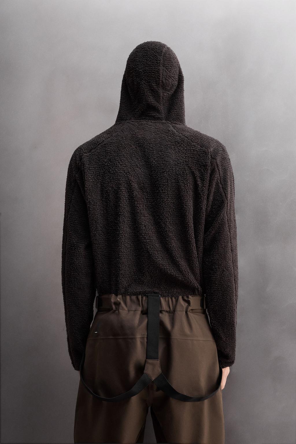 ФЛИСОВАЯ ТОЛСТОВКА SKI С КАПЮШОНОМ И ТЕКСТУРОЙ