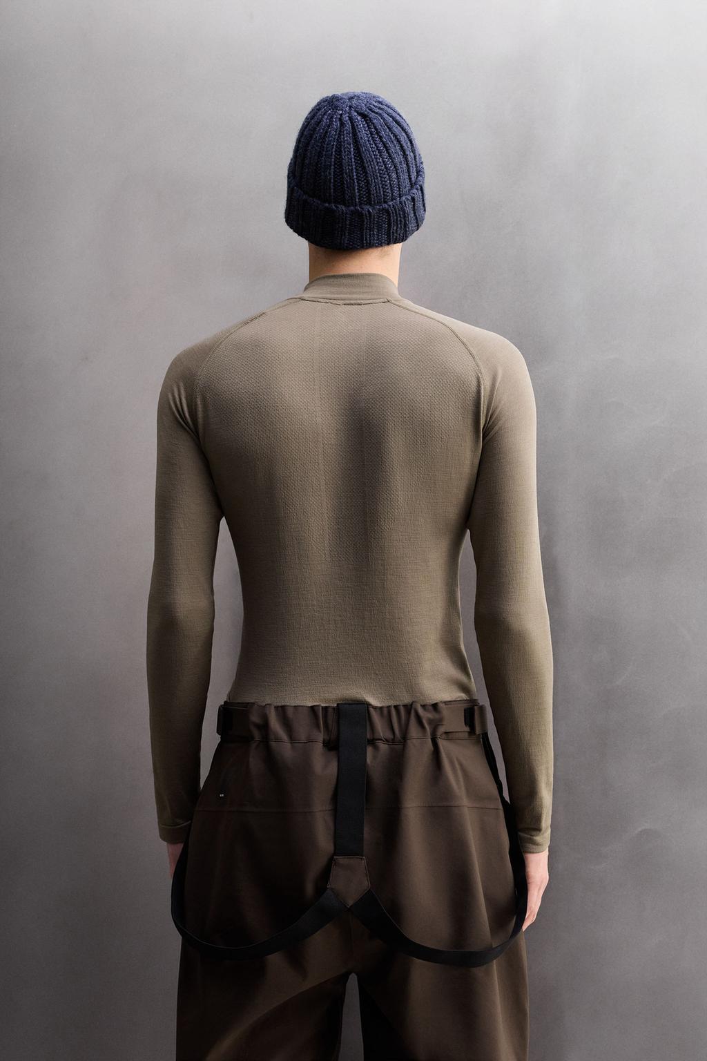 КОМПРЕССИОННАЯ ФУТБОЛКА ДЛЯ КАТАНИЯ НА ЛЫЖАХ С ВОРОТНИКОМ НА МОЛНИИ