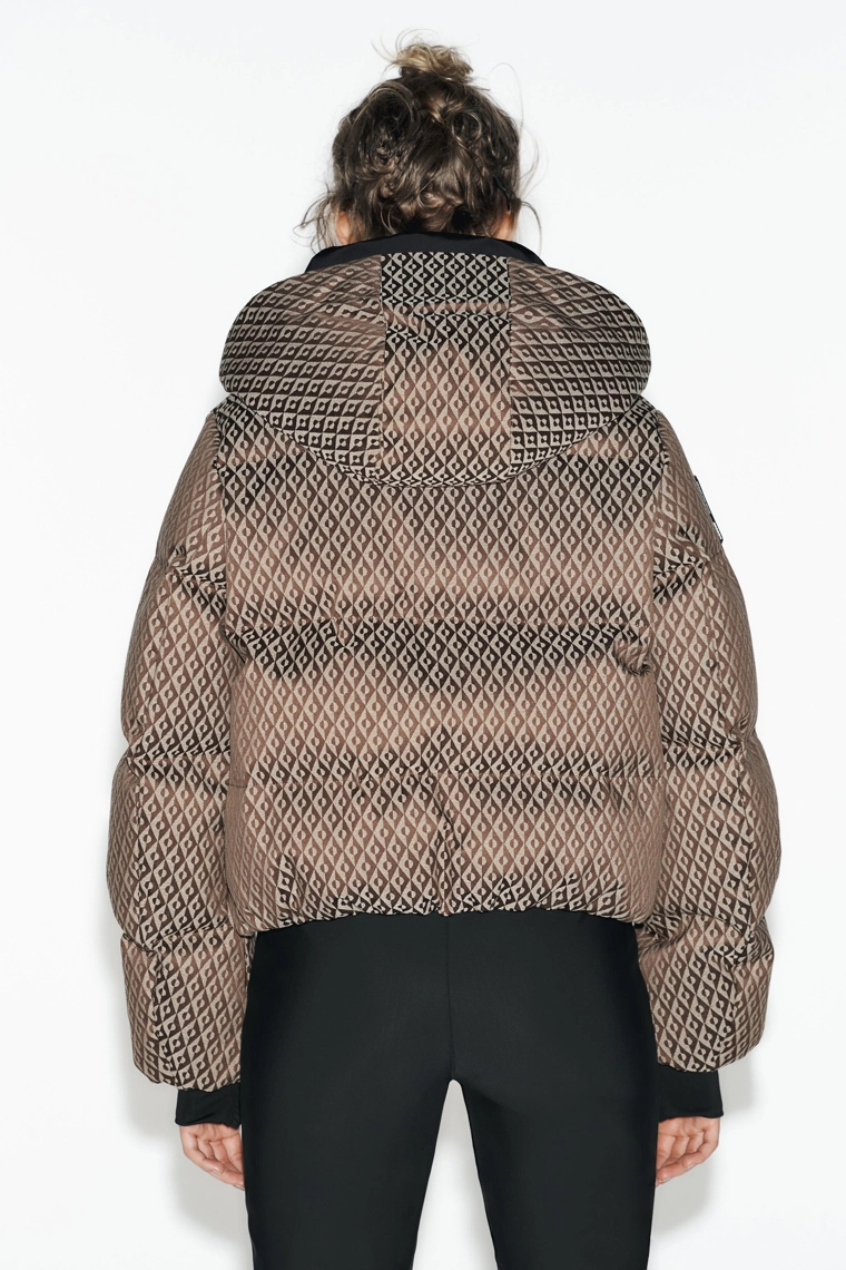 Пуховик zara из коллекции лыжной одежды с технологией recco®, устойчивый к воде и ветроупорный