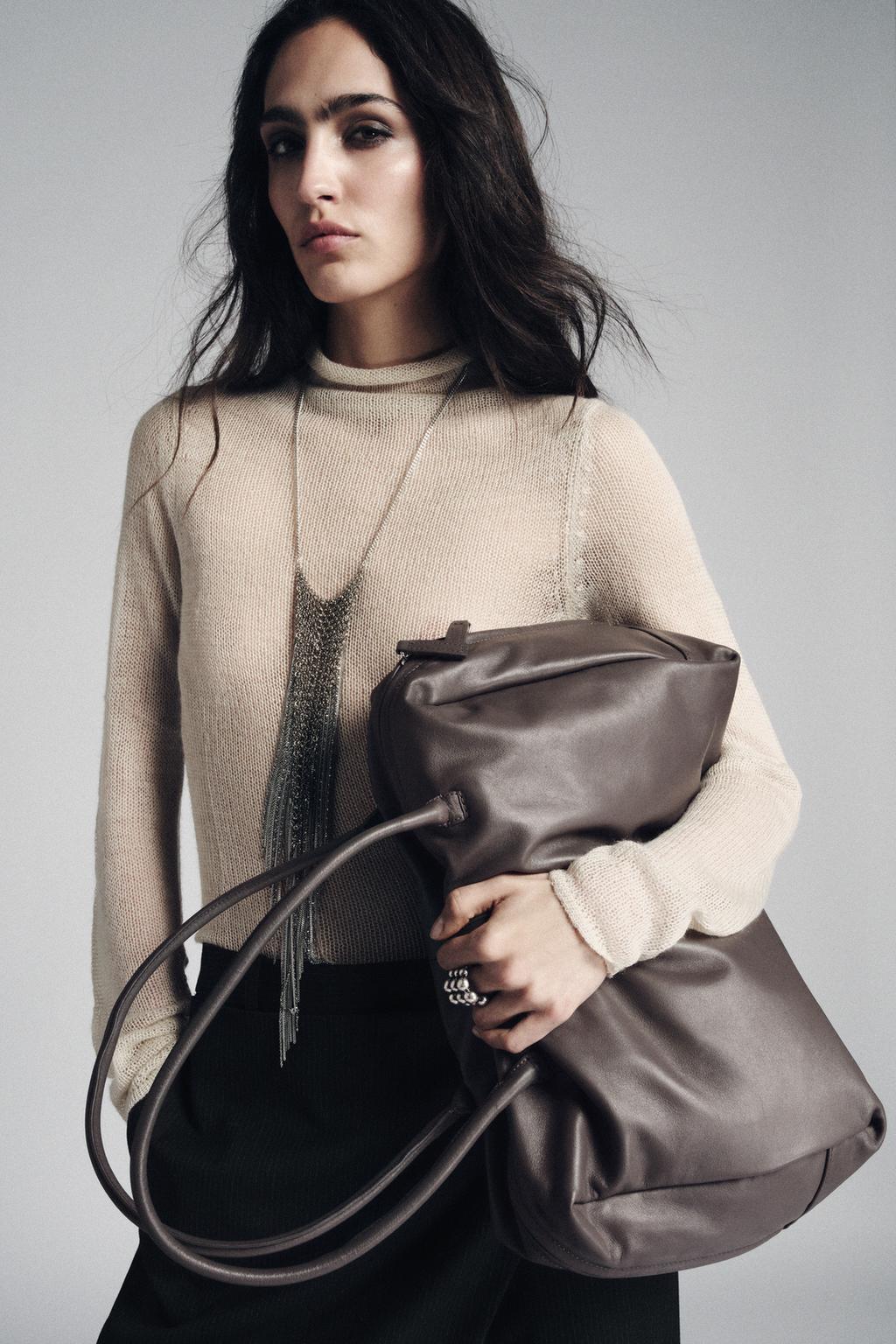 ВМЕСТИТЕЛЬНАЯ СУМКА-БОУЛИНГ ИЗ КОЖИ