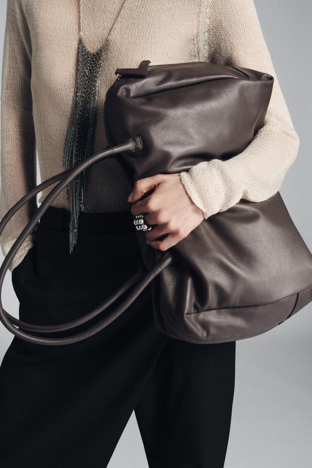 ВМЕСТИТЕЛЬНАЯ СУМКА-БОУЛИНГ ИЗ КОЖИ