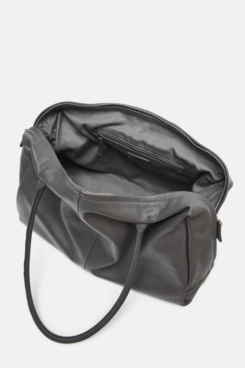 ВМЕСТИТЕЛЬНАЯ СУМКА-БОУЛИНГ ИЗ КОЖИ