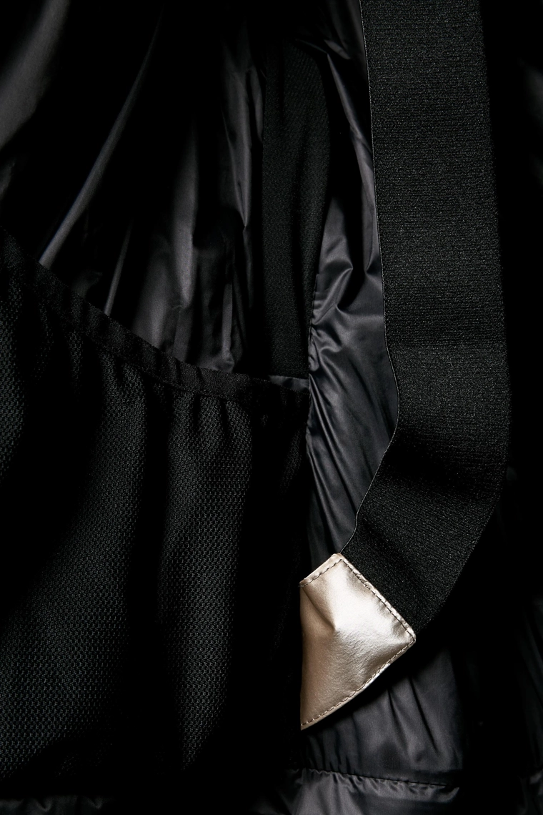 Блестящий ветрозащитный анорак с водоотталкивающим эффектом