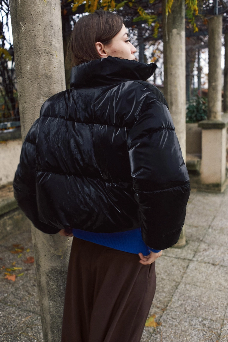 Блестящий ветрозащитный анорак с водоотталкивающим эффектом