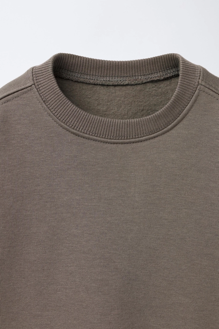 Костюм из толстовки с манжетами и брюками в стиле basic label