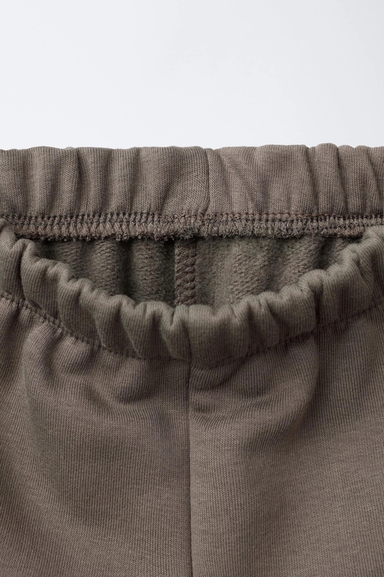 Костюм из толстовки с манжетами и брюками в стиле basic label