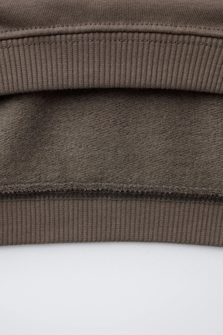 Костюм из толстовки с манжетами и брюками в стиле basic label