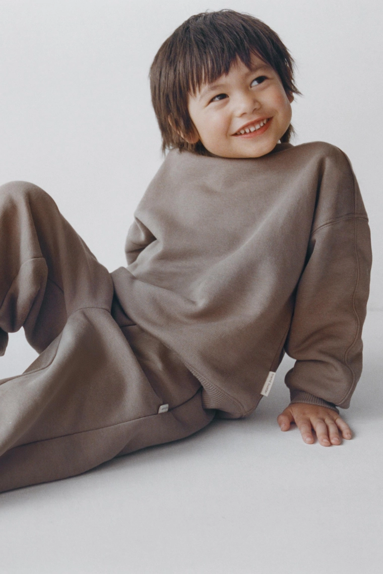 Костюм из толстовки с манжетами и брюками в стиле basic label