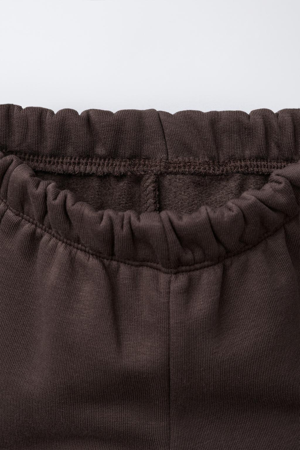 БАЗОВЫЙ КОМПЛЕКТ ДЛЯ БЕГА: ТОЛСТОВКА И БРЮКИ-ДЖОГГЕРЫ С НАШИВКОЙ